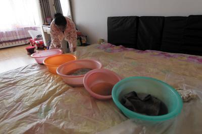 大渡口楼上漏水，住户失联，小区没物管，业主维权难！律师来支招……